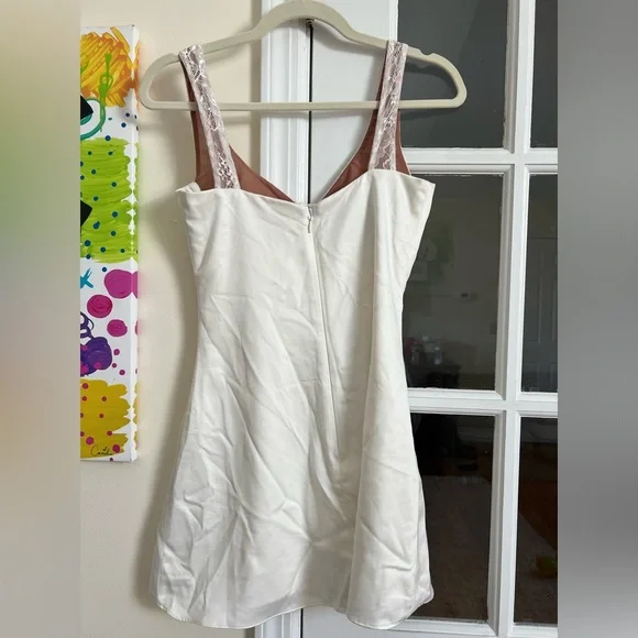 HOUSE OF CB 'Cassandra' Ivory Satin and Lace Mini Dress /Size S-US 4-6 - Picture 4 of 4